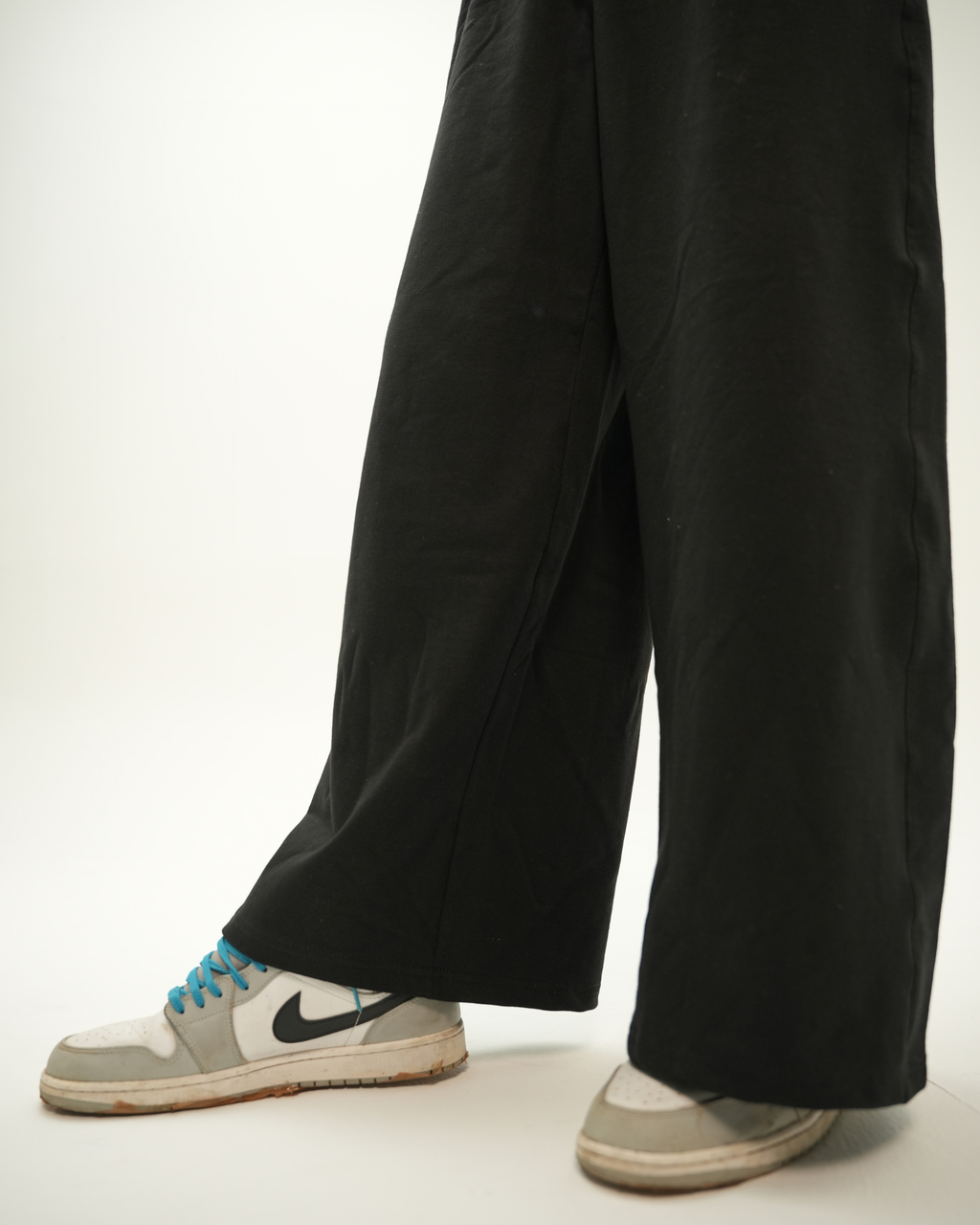 BLACK BAGGY SWEATPANTS