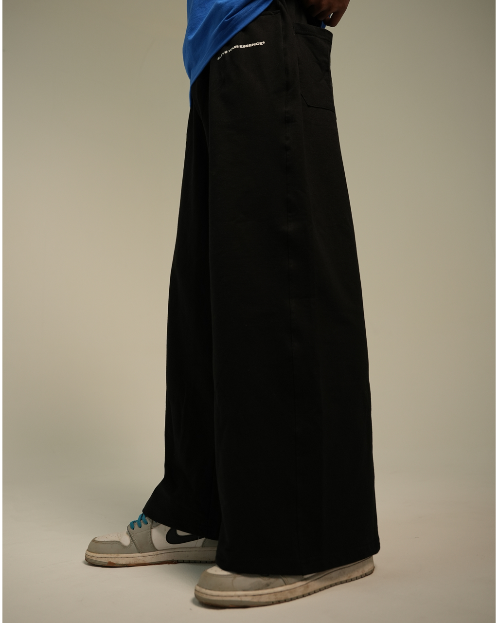 BLACK BAGGY SWEATPANTS