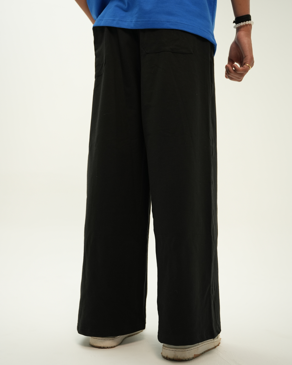 BLACK BAGGY SWEATPANTS